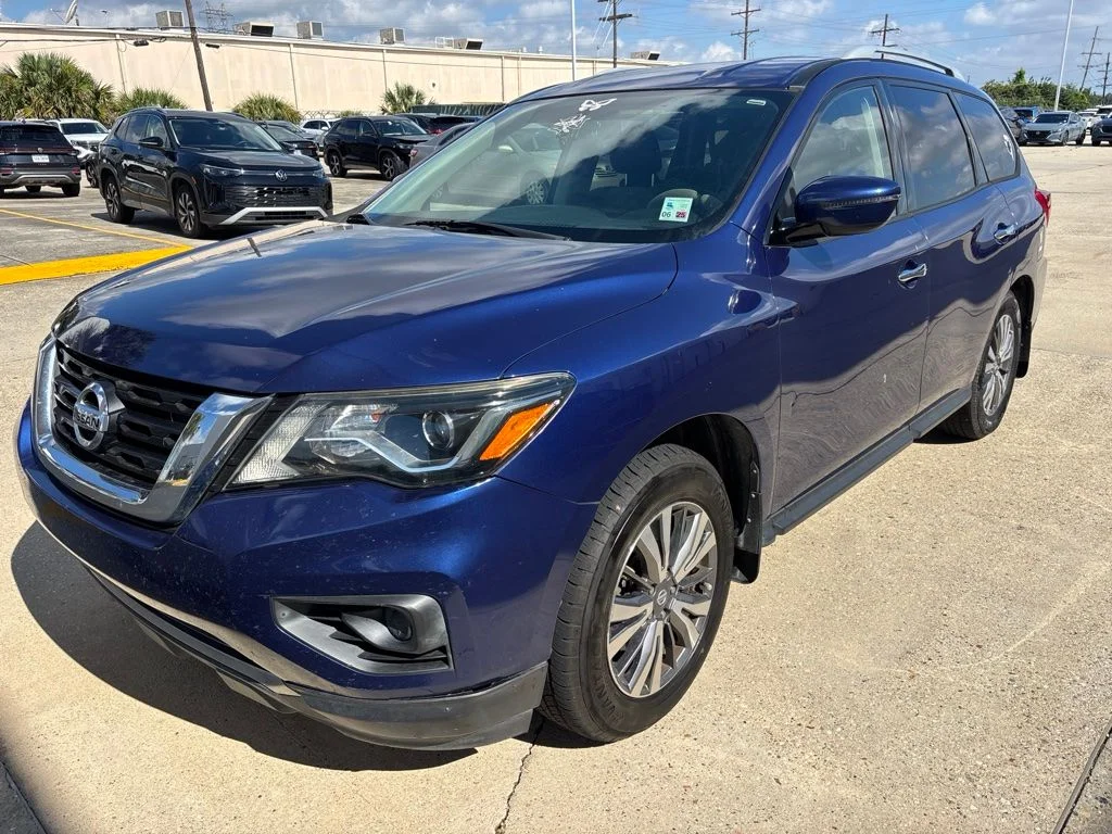 Used 2019 Blue Nissan S image 1