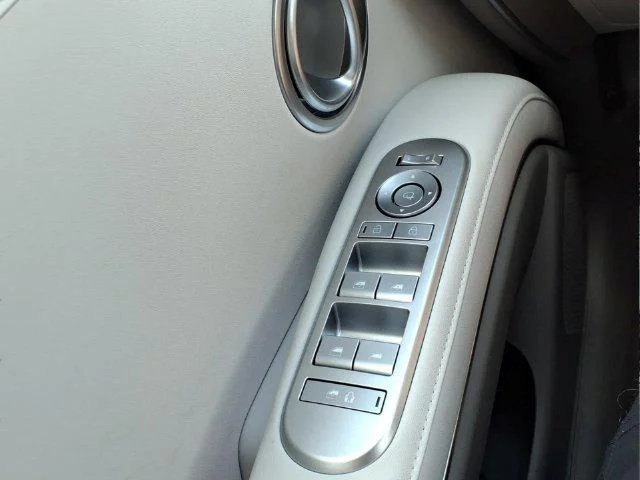 New 2026 White Hyundai SEL Premium image 29