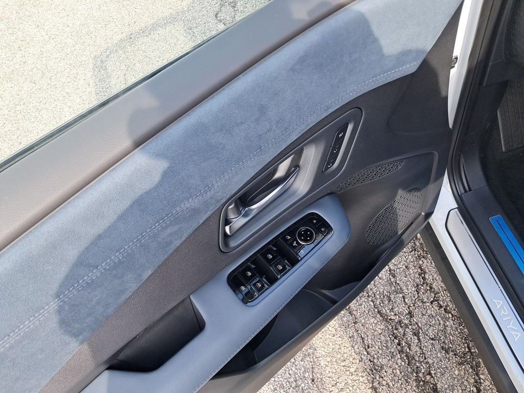 2025 Nissan ARIYA Platinum+ - Photo 12