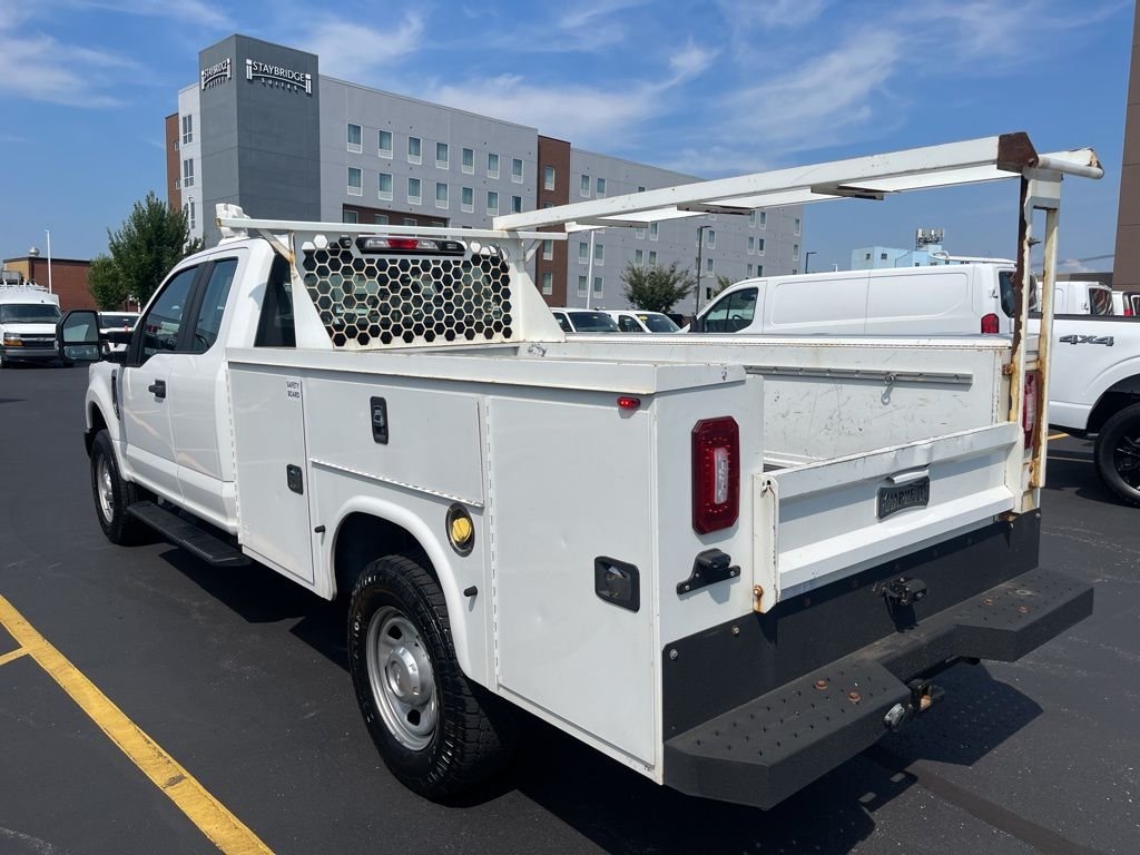 2019 Ford F-350 Super Duty Chassis Cab XL - Photo 17