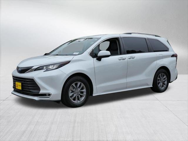 Certified Used 2022 WIND CHILL PEARL Toyota  image 3