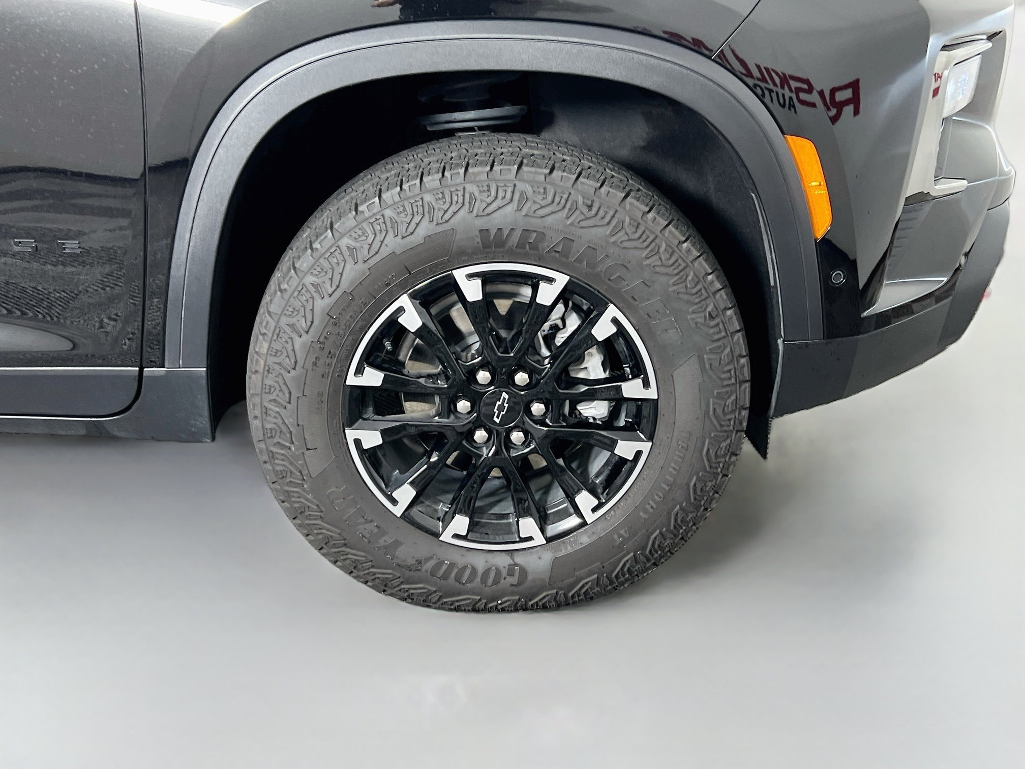 Used 2026 Mosaic Black Metallic Chevrolet AWD Z71 image 41