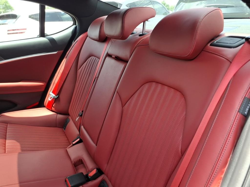 New 2026 Silver Genesis 3.3T Sport Prestige image 10