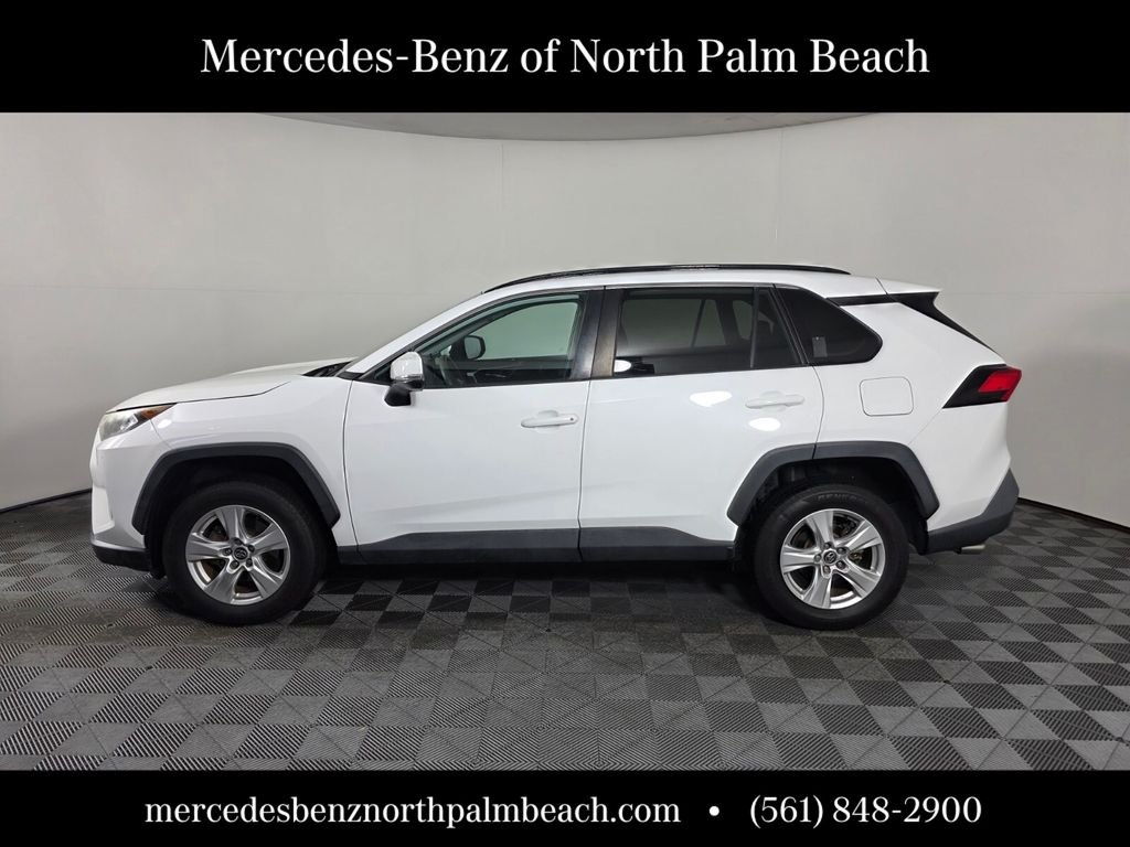 Used 2021 White Toyota XLE image 3