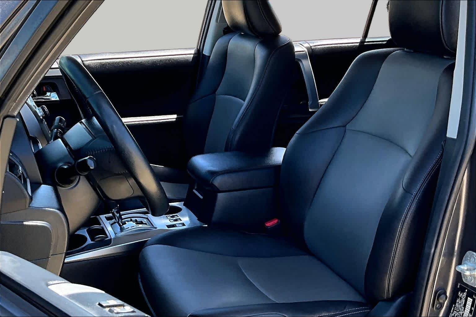 Used 2014 Magnetic Gray Metallic Toyota SR5 Premium image 6