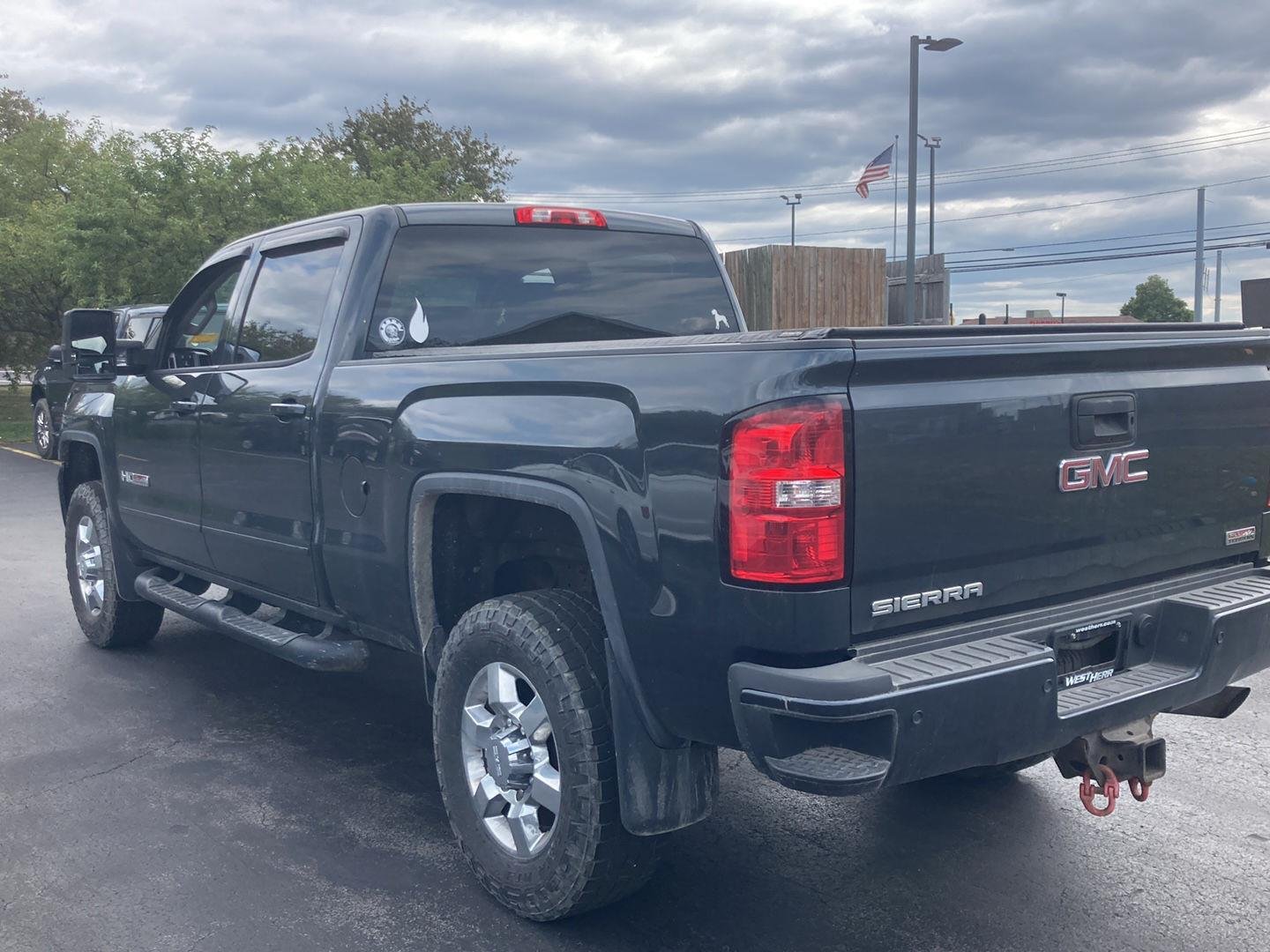 Used 2018 Dark Slate Metallic GMC SLT image 5