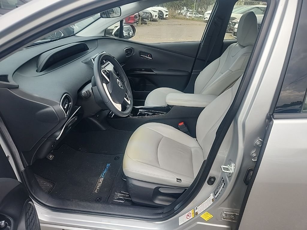 Used 2018 Silver Toyota Plus image 19