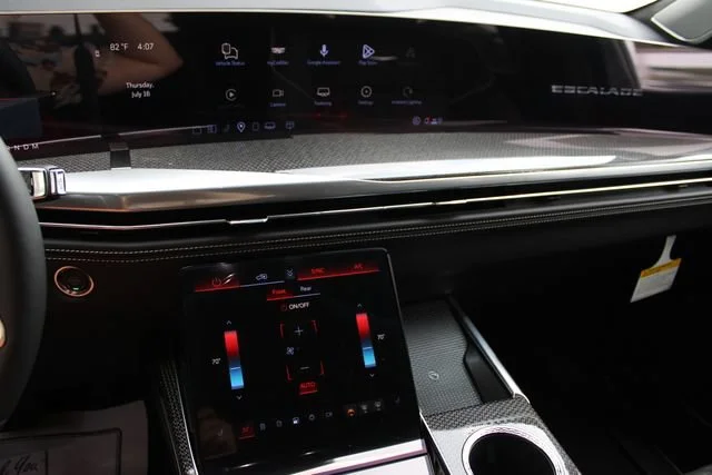 2026 Cadillac Escalade V-Series - Photo 21
