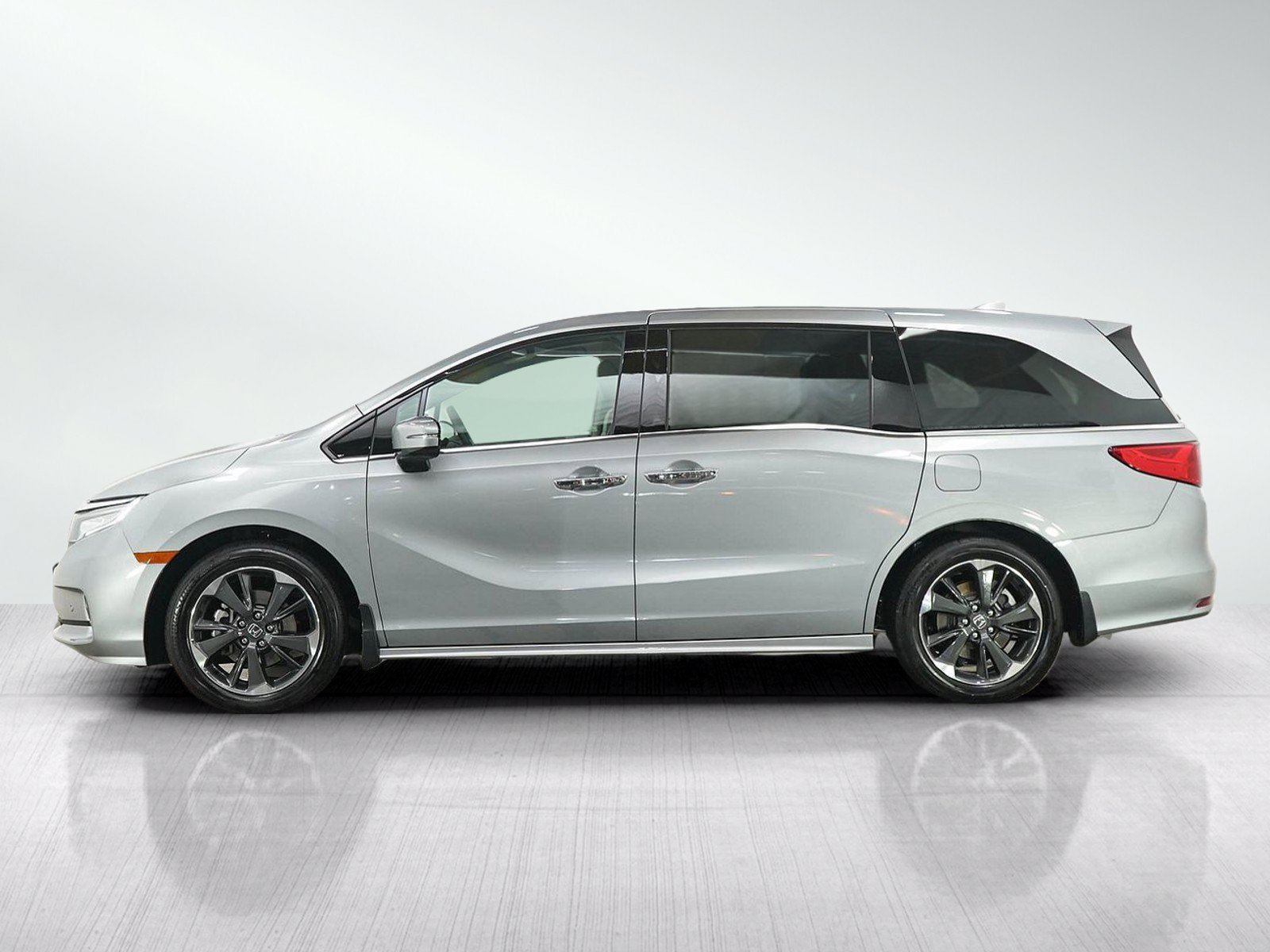 Used 2024 Honda Odyssey Elite with VIN 5FNRL6H93RB008385 for sale in Minneapolis, Minnesota