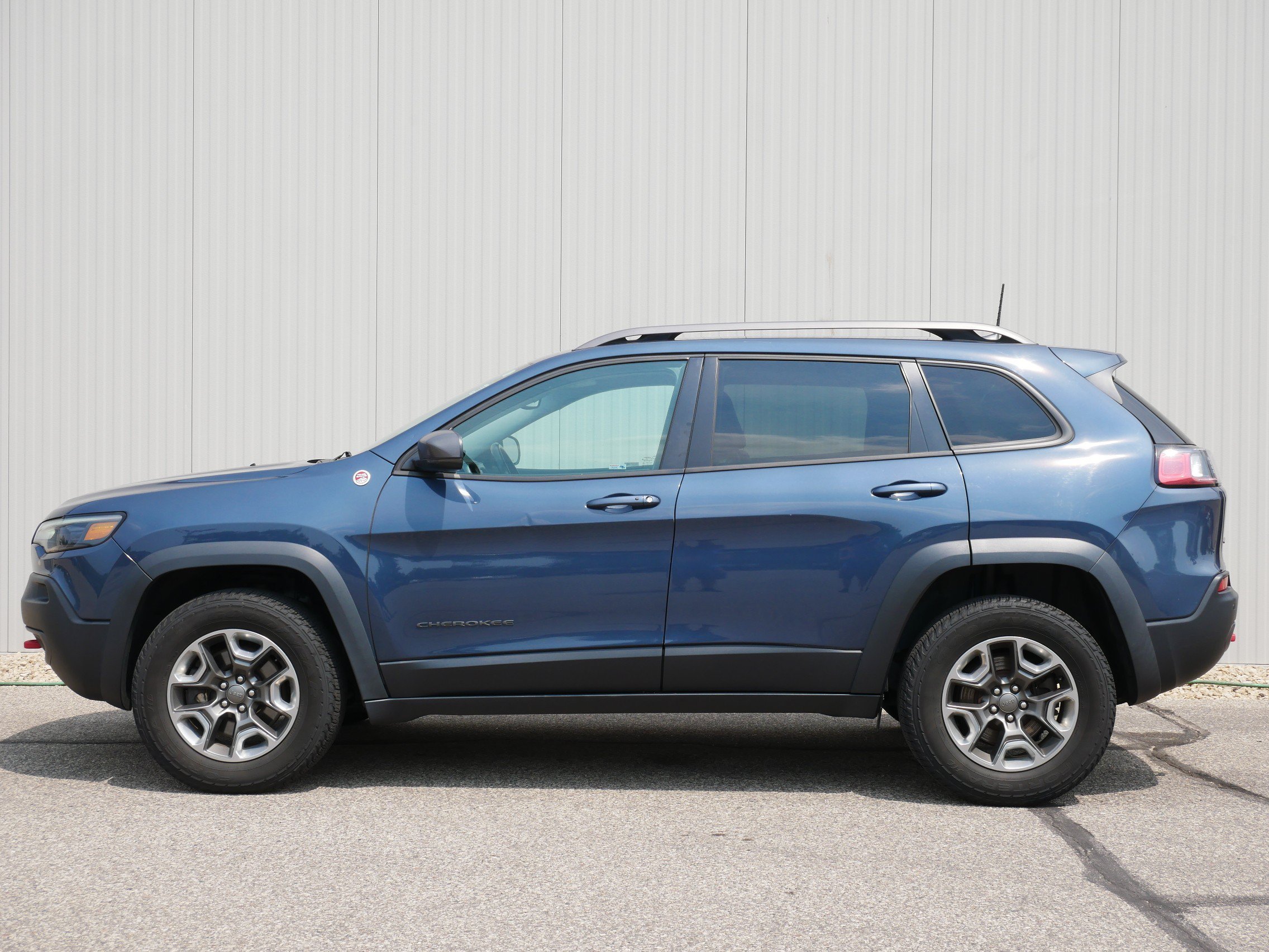 Used 2019 Jeep Cherokee Trailhawk with VIN 1C4PJMBX5KD367873 for sale in Hastings, Minnesota