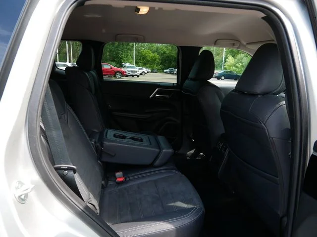 Used 2022 Alloy Silver Metallic Mitsubishi SE image 9