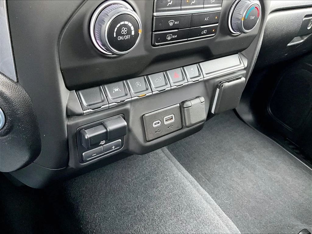 Used 2023 White Chevrolet Custom image 32