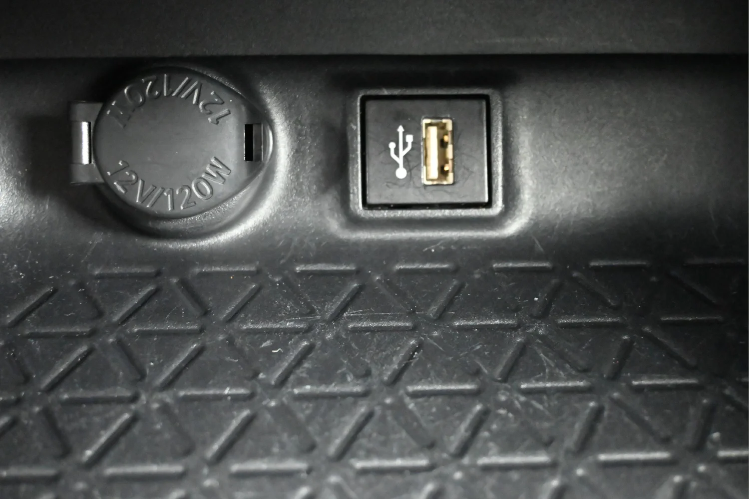 Used 2025 White Toyota XLE image 7