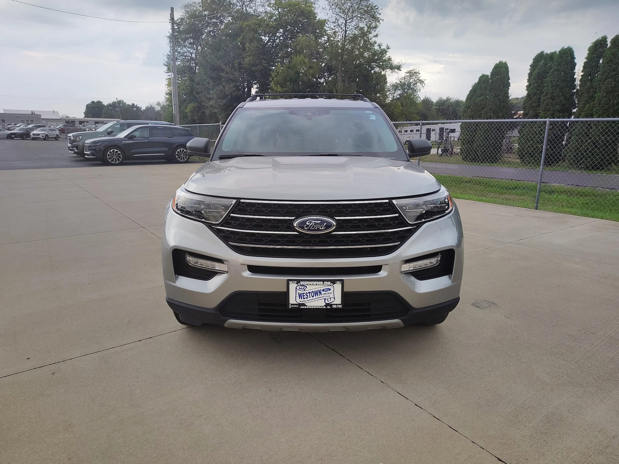 Used 2024 Iconic Silver Metallic Ford XLT image 9