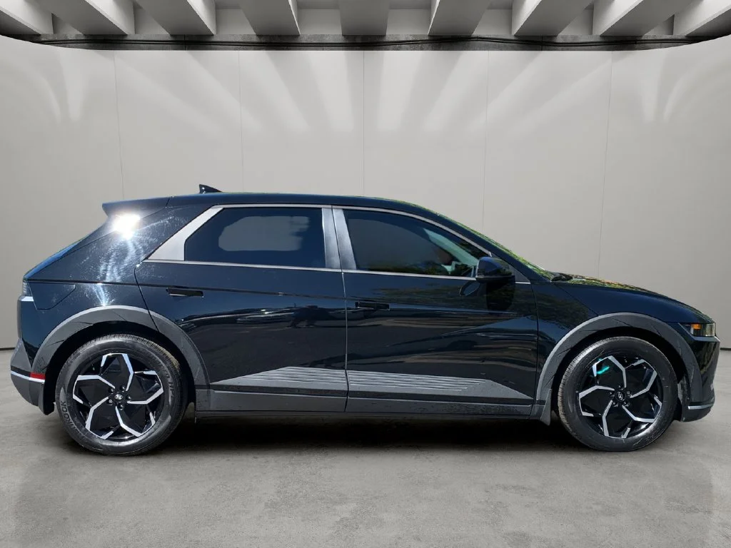 Certified Used 2024 Abyss Black Hyundai SEL image 6