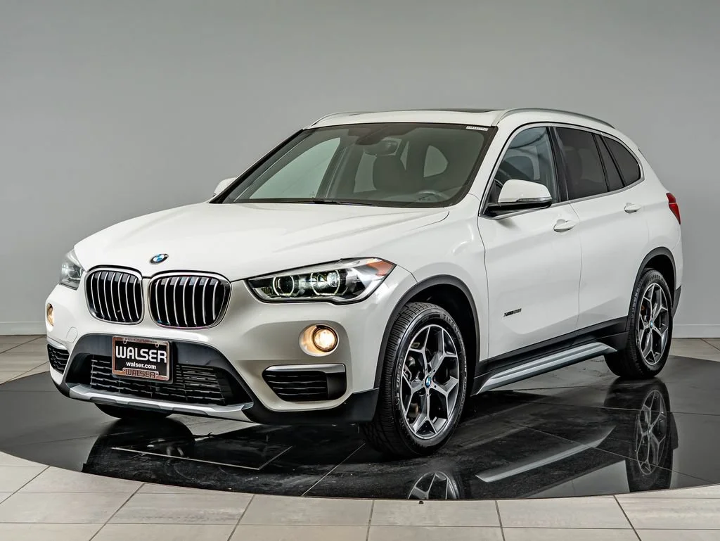 Used 2017 Alpine White BMW xDrive28i image 1