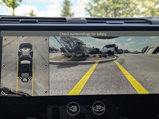 Used 2025  Land Rover X-Dynamic SE image 21