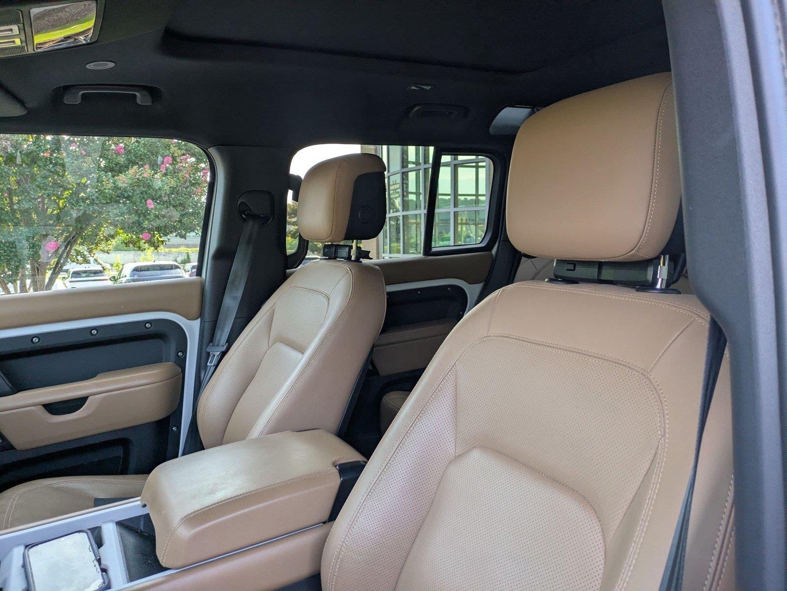 Used 2025 Fuji White Land Rover X-Dynamic SE image 4