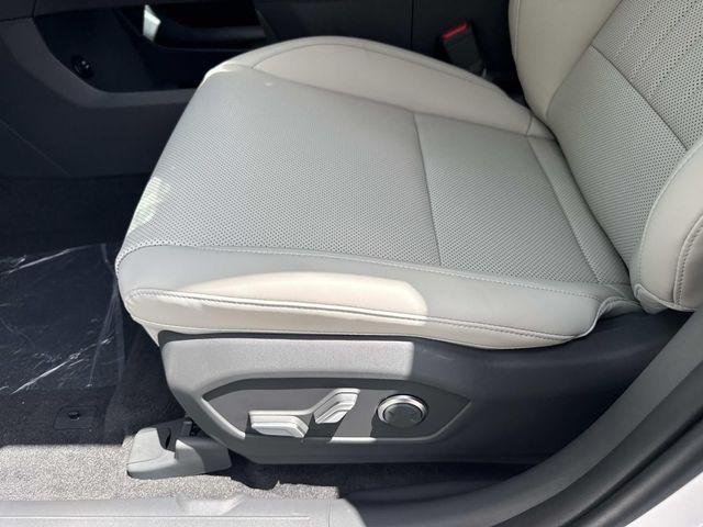New 2027 White Hyundai SEL image 10