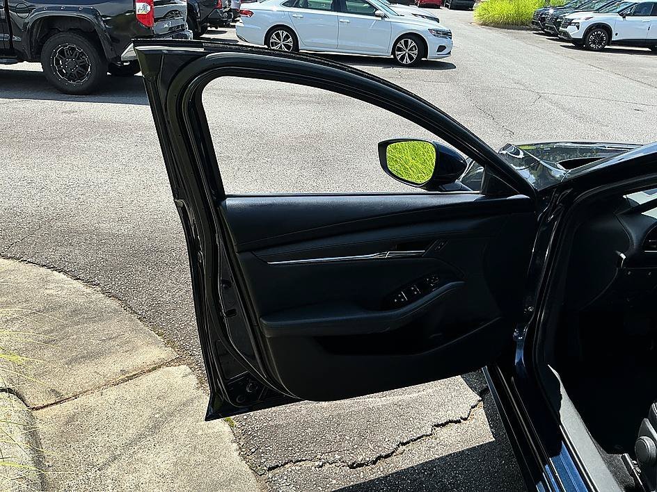 Used 2019 Deep Crystal Blue Mica Mazda Base image 11