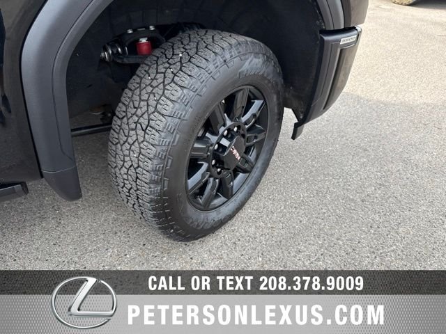 Used 2025  GMC AT4 Premium Plus image 11