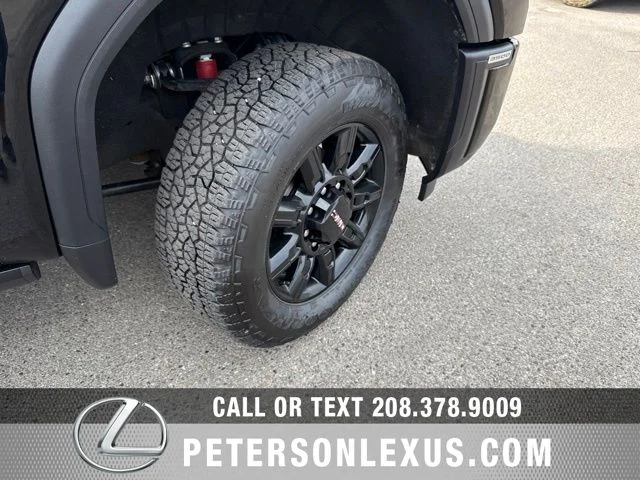 Used 2025  GMC AT4 Premium Plus image 11