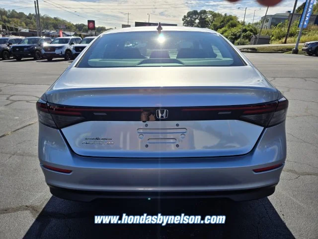 New 2026 Silver Honda SE image 5