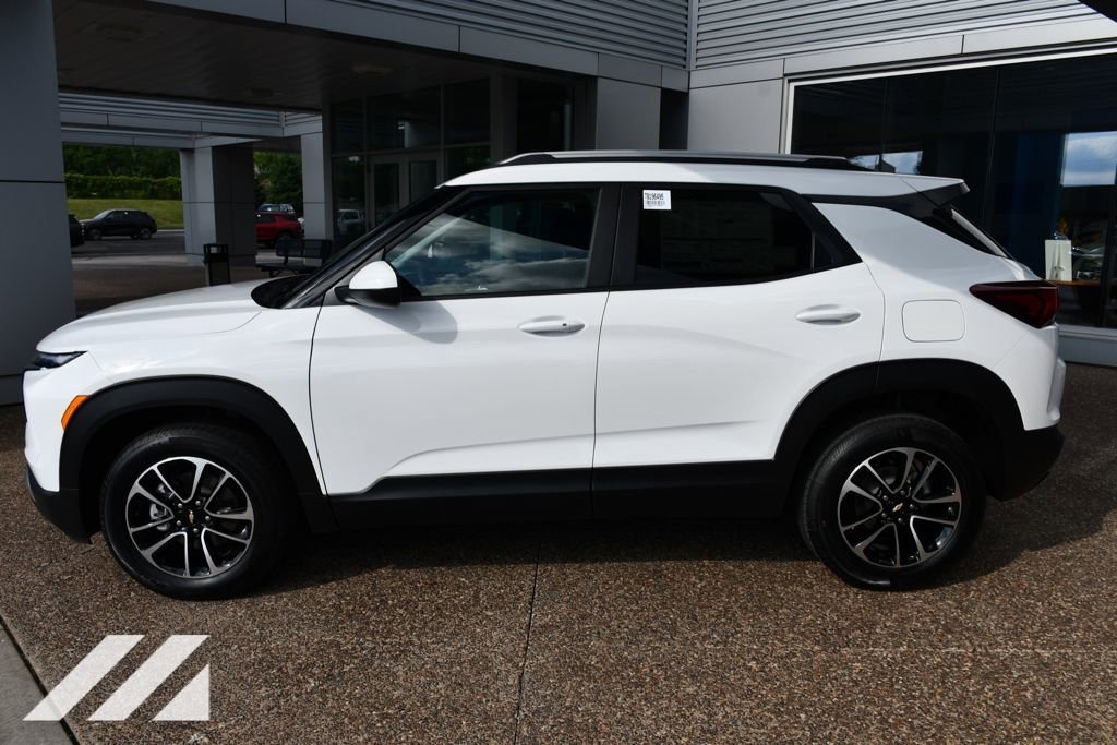 New 2026 Summit White Chevrolet LT image 3