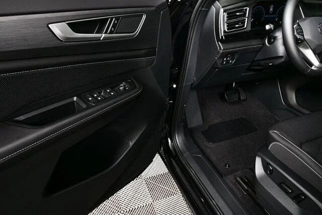 New 2026 Deep Black Pearl Volkswagen 2.0T SE image 9