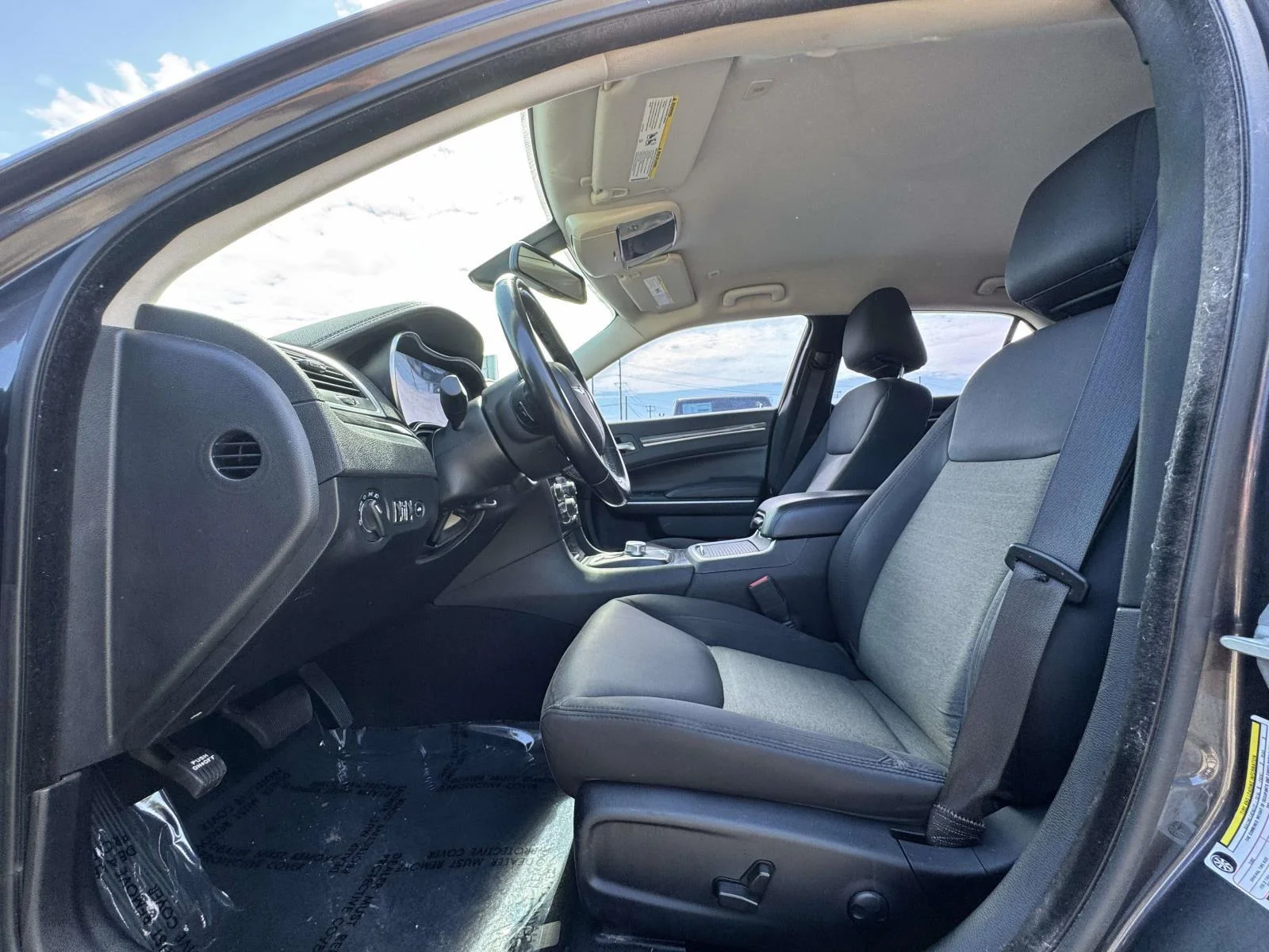 Used 2022 Gloss Black Chrysler Touring image 19