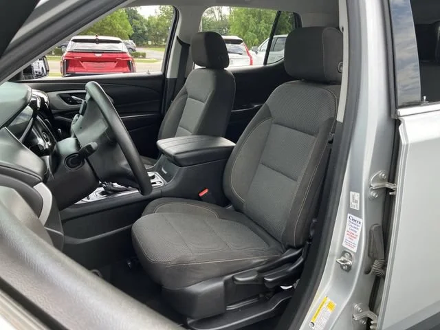 Used 2018 SILVER ICE METALLIC Chevrolet LS image 18