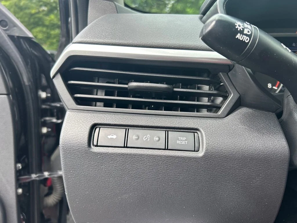 Used 2022 Black Nissan 2.5 SV image 26