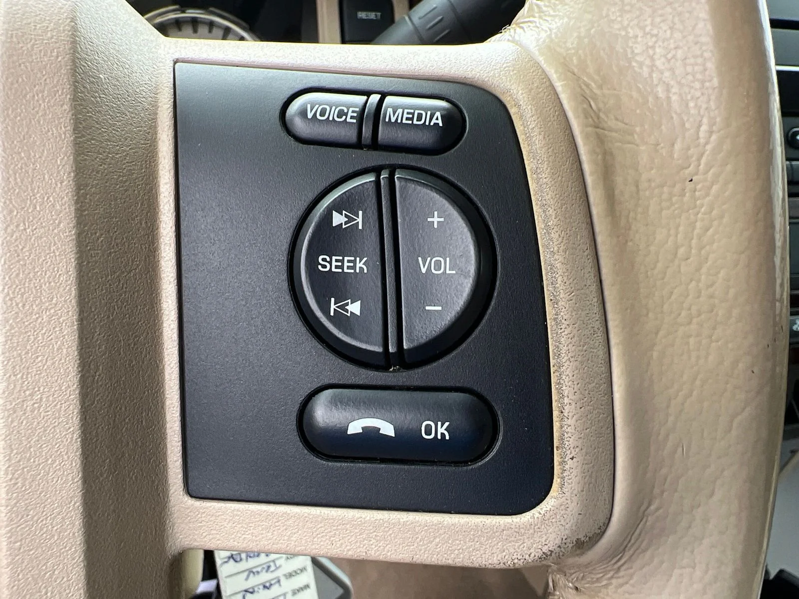 Used 2009 Royal Red Clearcoat Metallic Ford Lariat image 25
