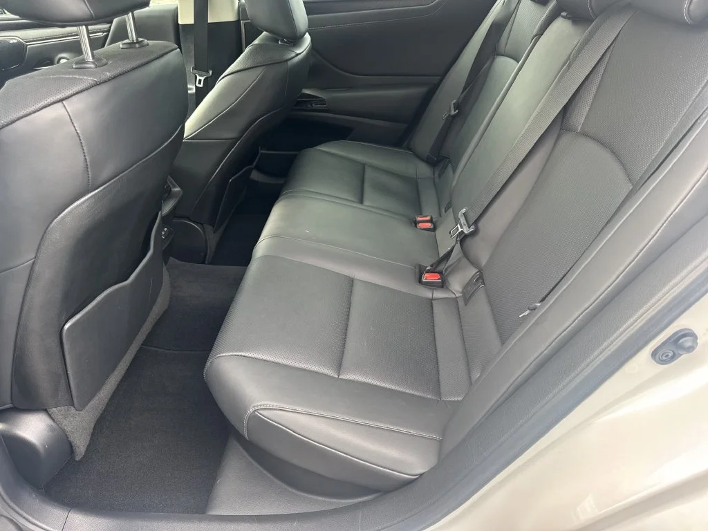 Used 2022 White Lexus 300h image 20