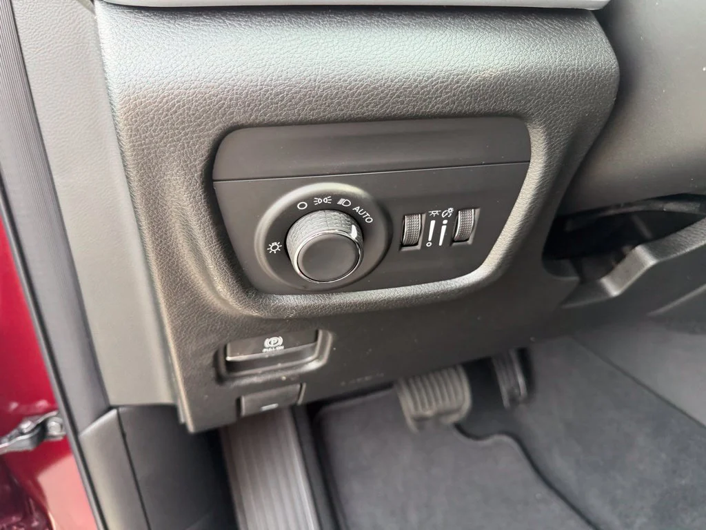 Used 2026 Red Jeep Altitude image 17