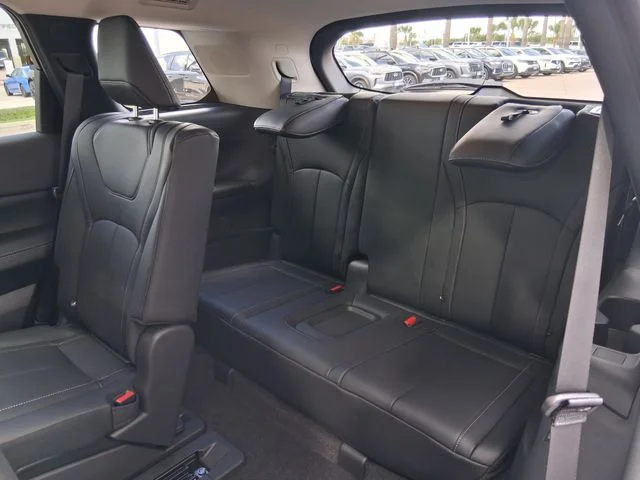 New 2027 RADIANT WHITE INFINITI Pure FWD image 21
