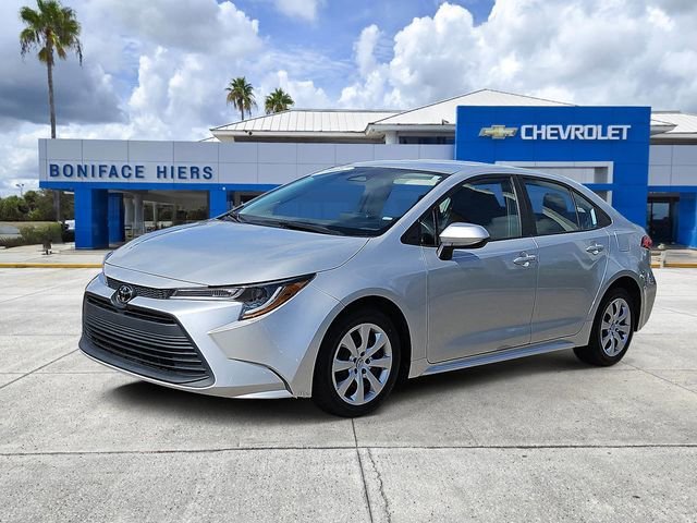 Used 2023  Toyota LE image 2