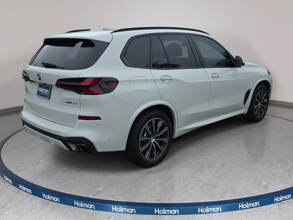 Used 2024 Alpine White BMW xDrive40i image 6