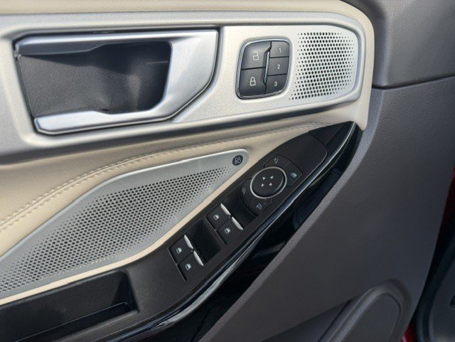Used 2022 Red Metallic Ford Platinum image 10