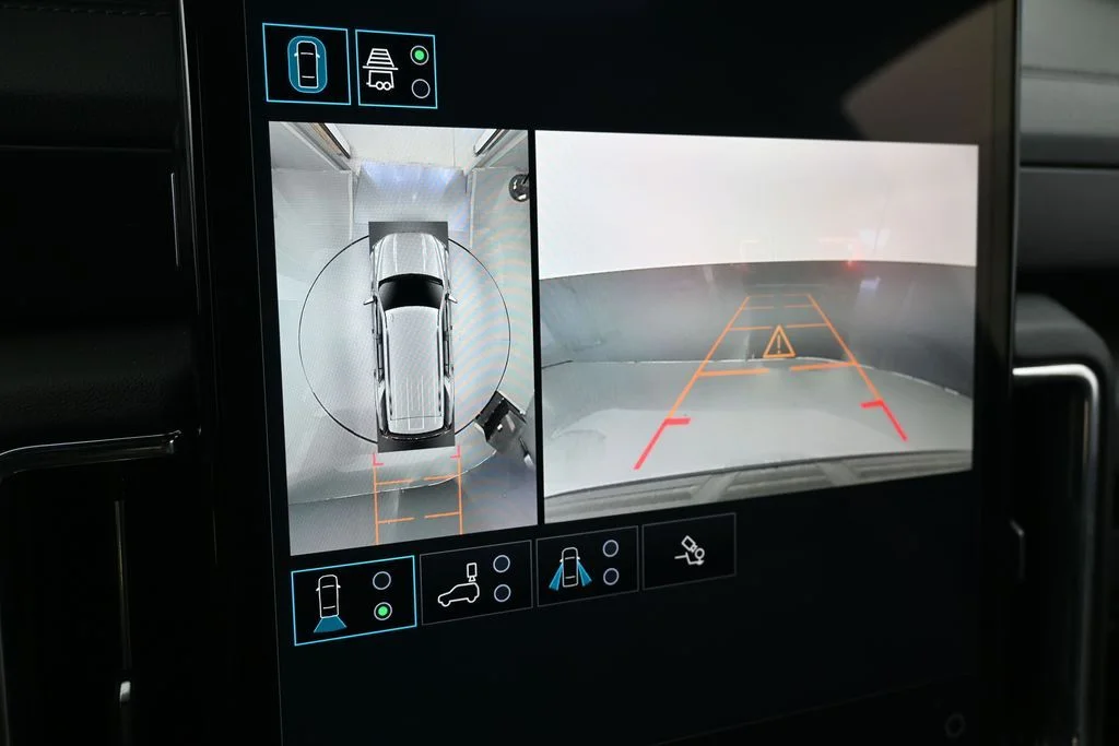 2025 GMC Yukon Denali - Photo 16