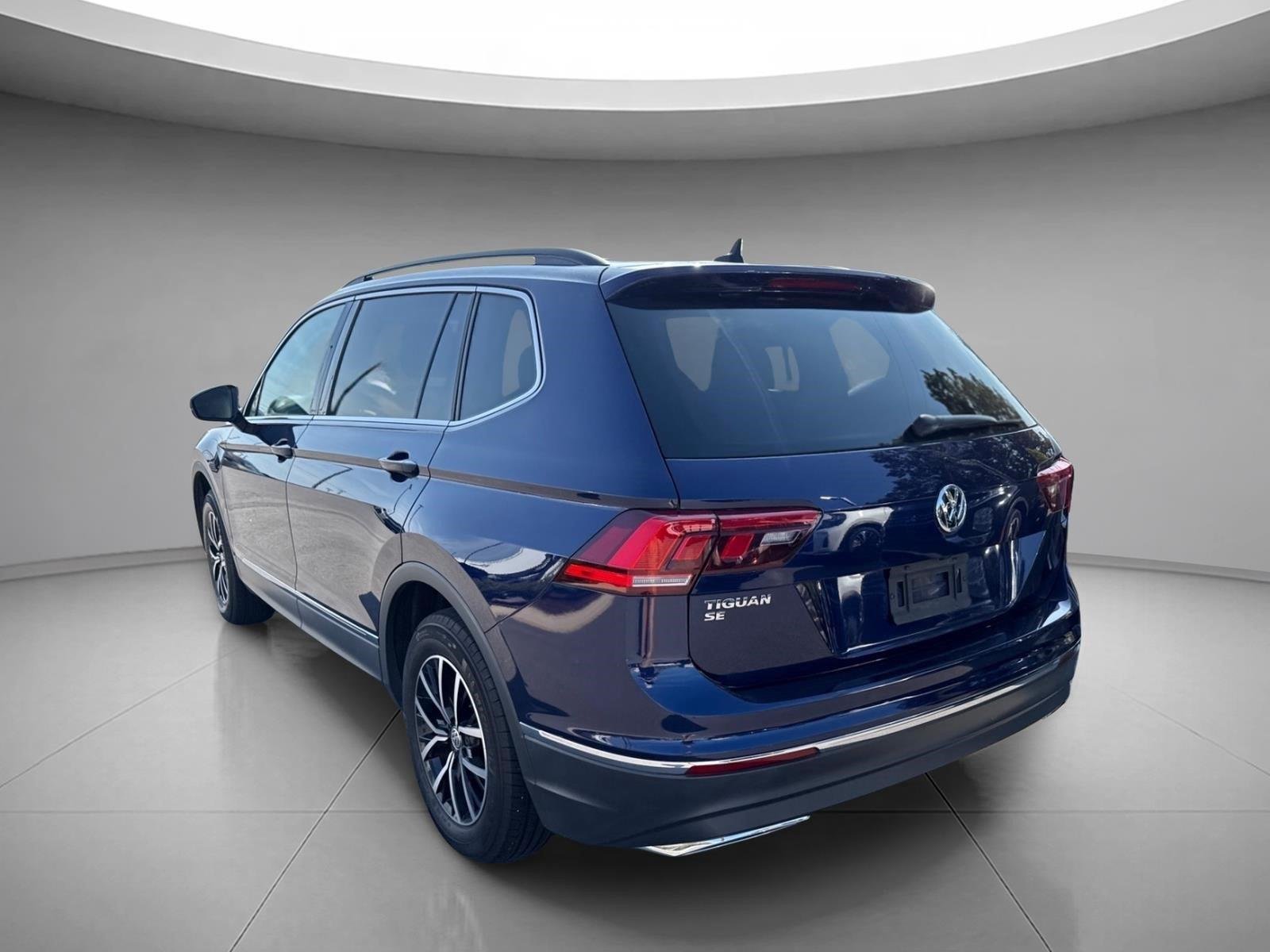Used 2021 Atlantic Blue Metallic Volkswagen SE image 11