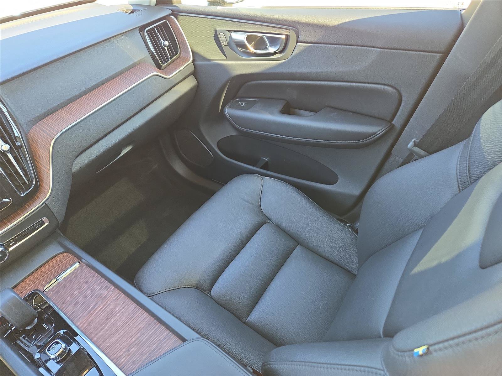 Used 2023 Gray Volvo Plus Dark Theme image 17