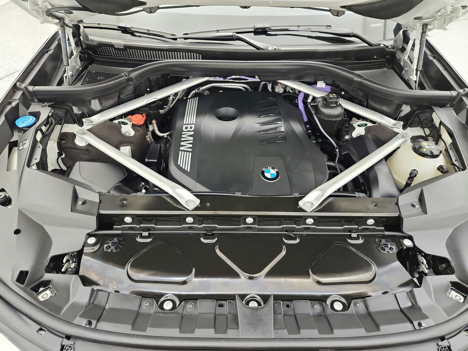 Used 2025 Alpine White BMW xDrive40i image 17