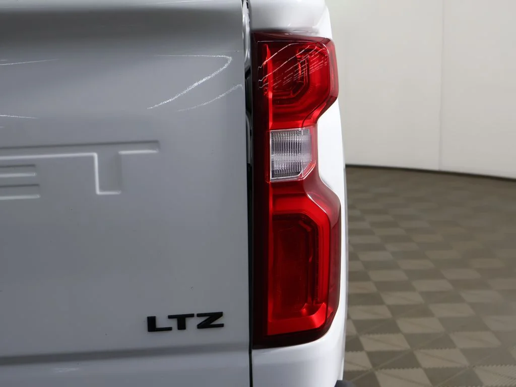 Used 2022 Summit White Chevrolet LTZ image 20