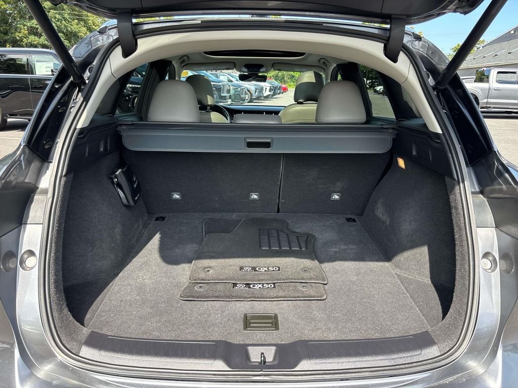 Certified Used 2023 Gray INFINITI LUXE image 14