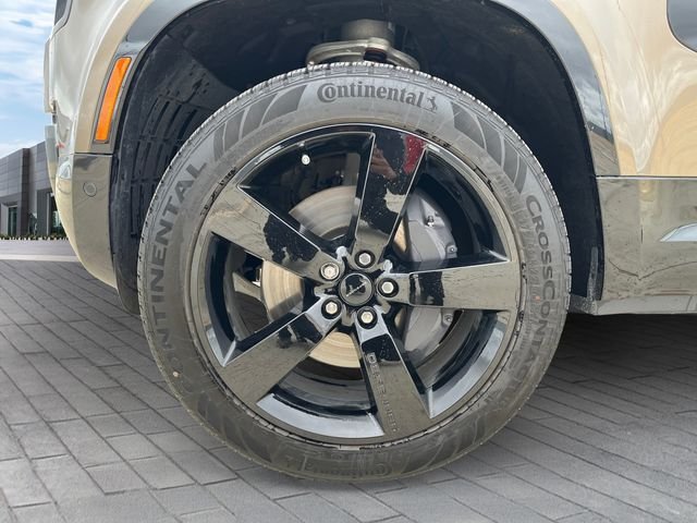 Certified Used 2026 Gondwana Stone Metallic Land Rover X-Dynamic SE image 9