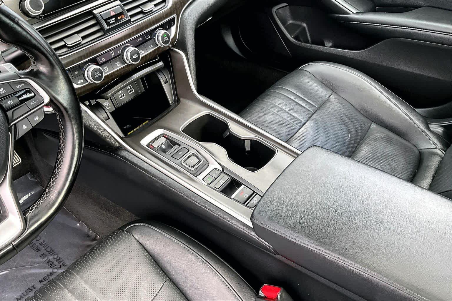 Used 2022 Sonic Gray Pearl Honda Touring image 17