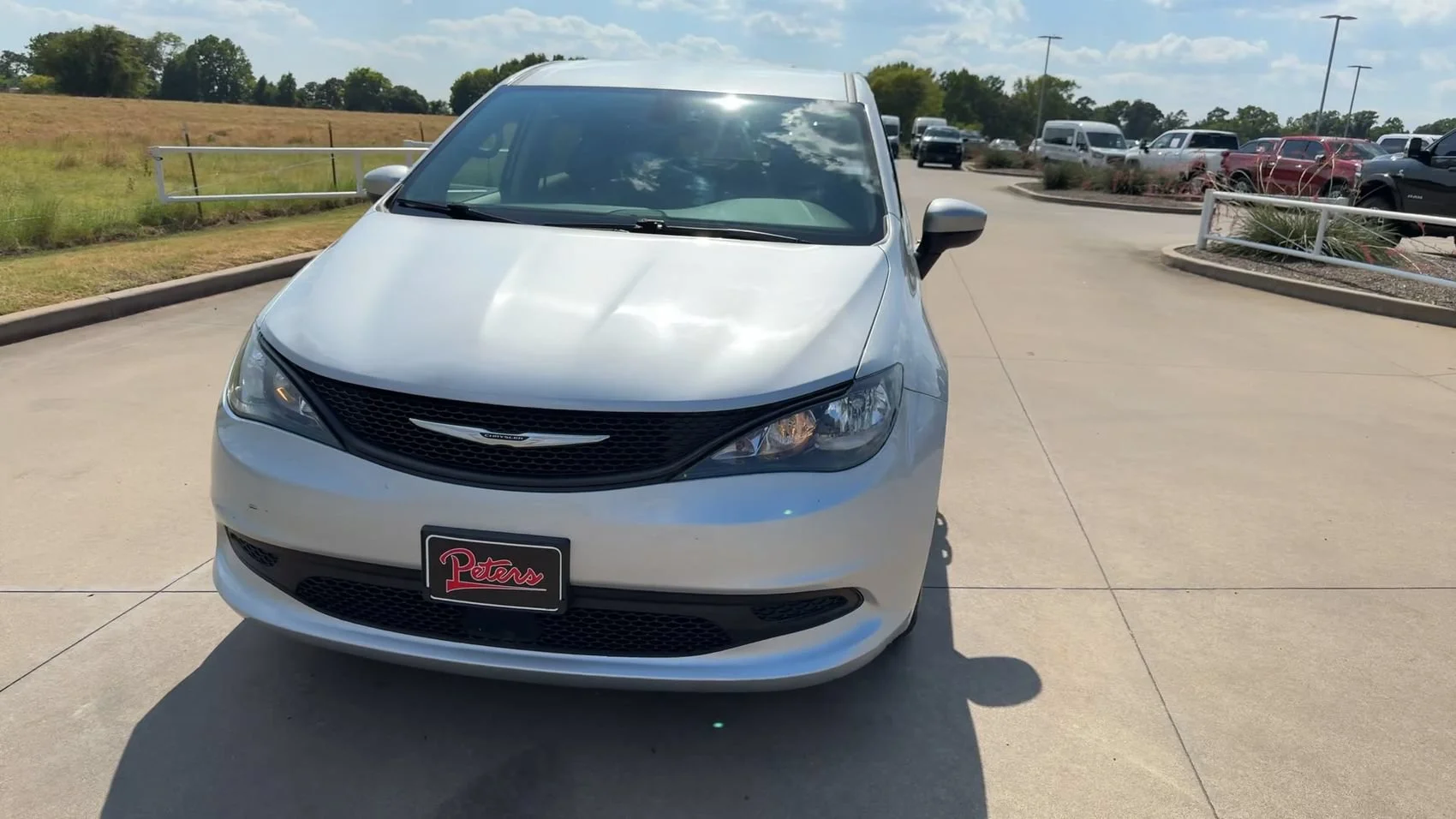 Used 2022 Silver Mist Clearcoat Chrysler LX image 4
