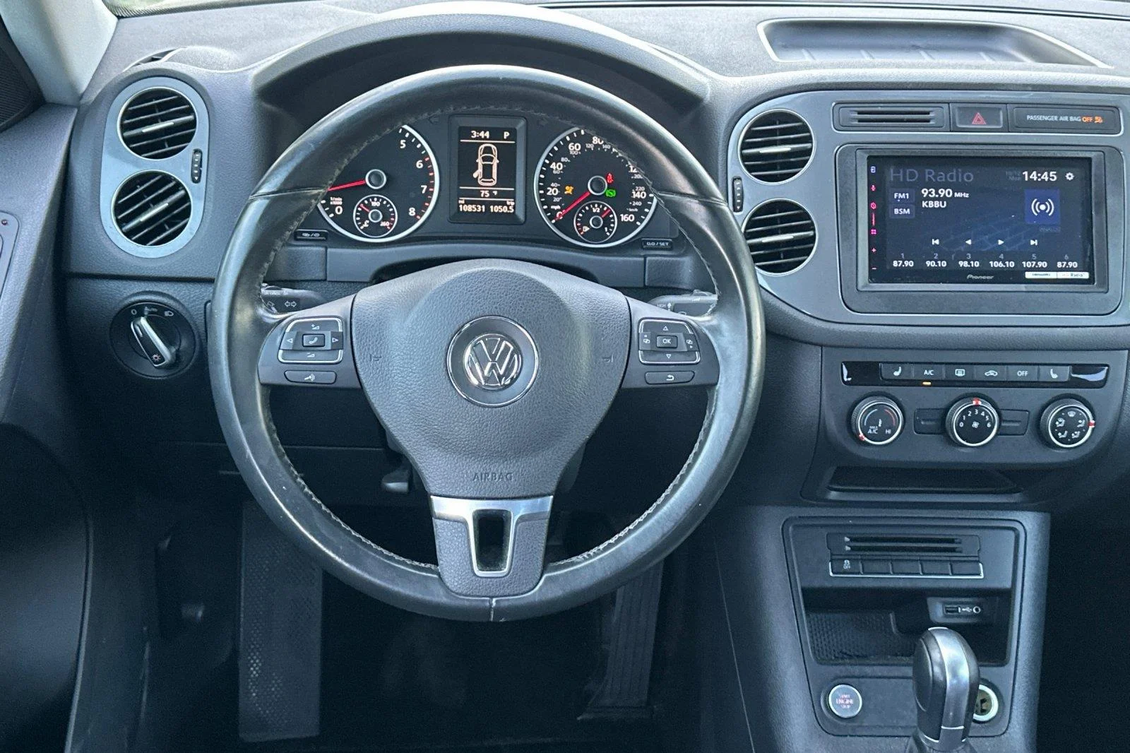 Used 2017 Pepper Gray Metallic Volkswagen S image 13