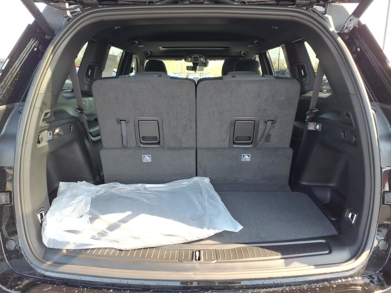 New 2026 Diamond Black Crystal Pearlcoat Jeep Laredo X image 21